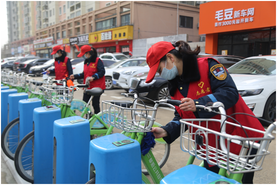 青年自愿者在效劳